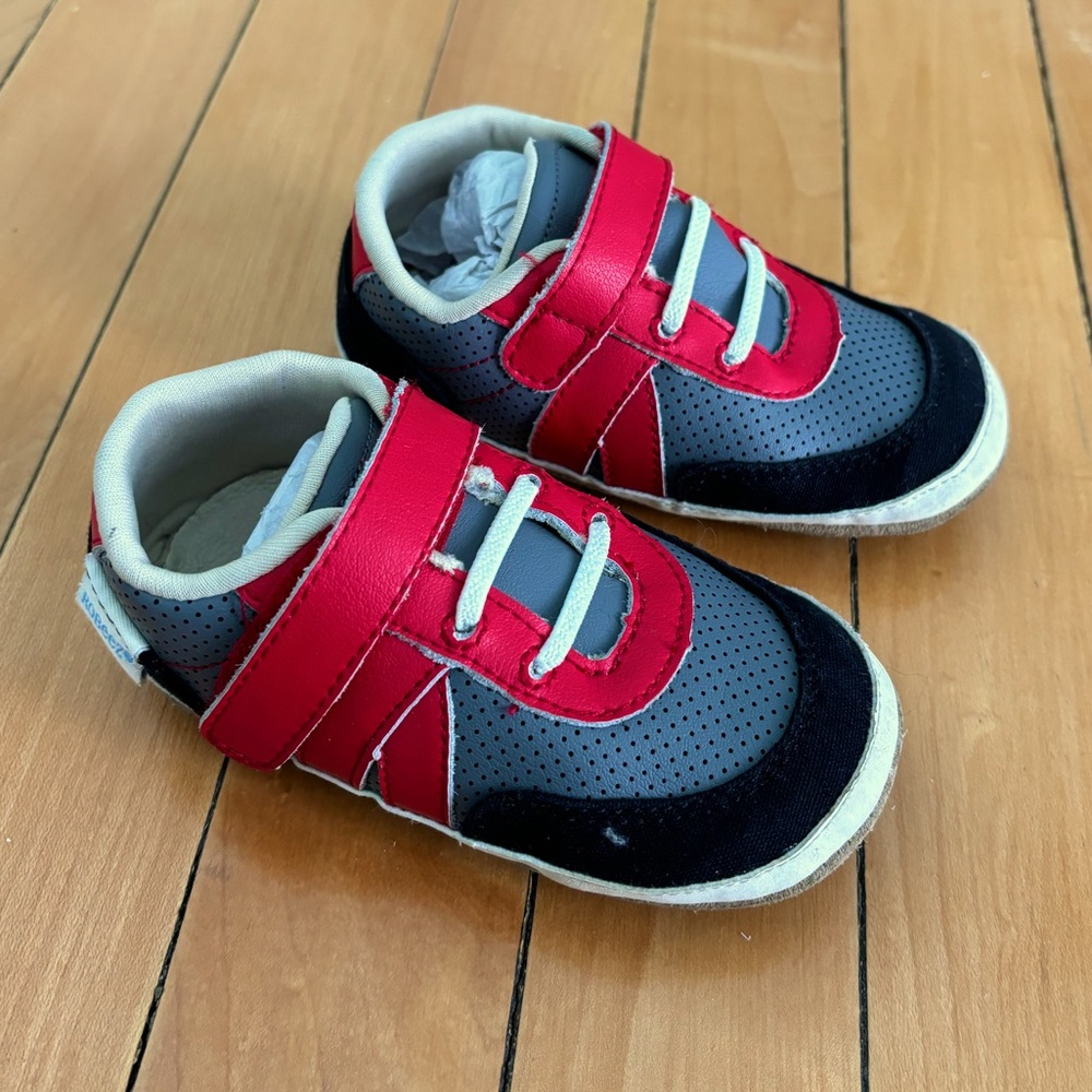 Robeez soft bottom shoes, 12-18 month size